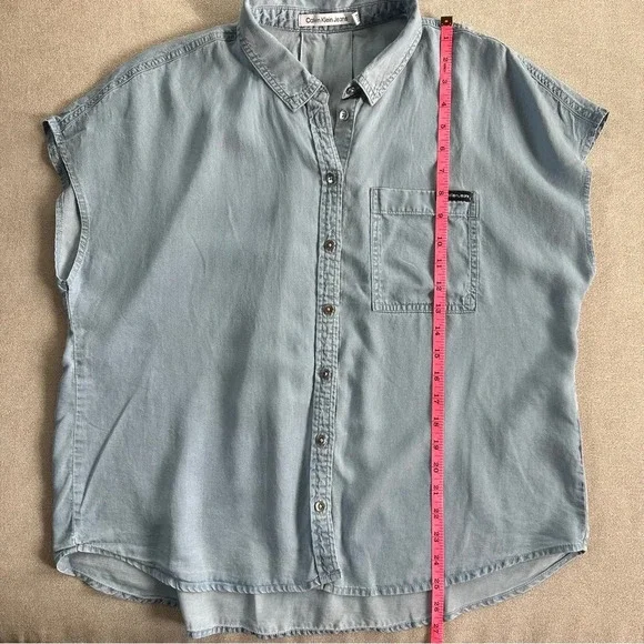 Calvin Klein Cap Sleeve Button Down. Size Large. - Picture 7 of 7